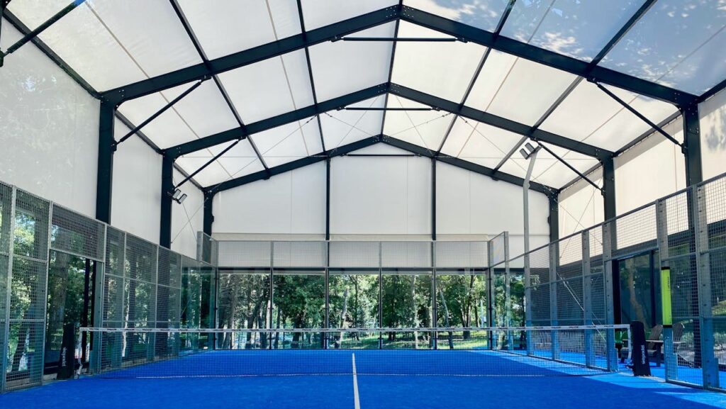 Als tennisser wennen aan een padelbaan